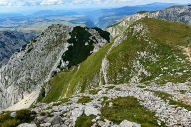 Przeklęte Góry i Błogosławiona Zatoka