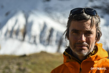 Po Dwóch Stronach Kanczendzongi